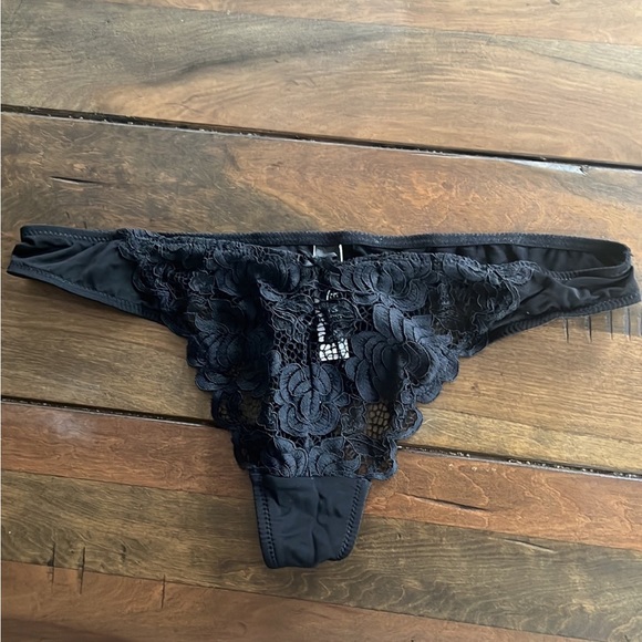 Adore Me Black Lace Set - Picture 2 of 6